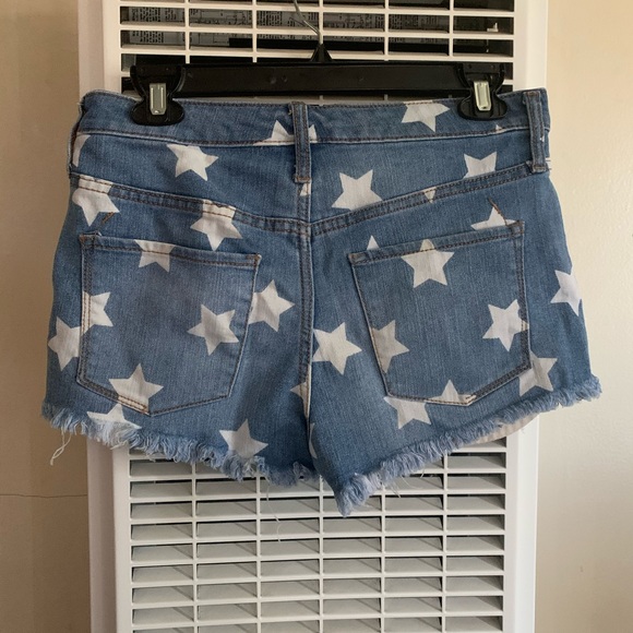 High Rise Distressed Jean Shorts w Exposed Pockets - Picture 7 of 11